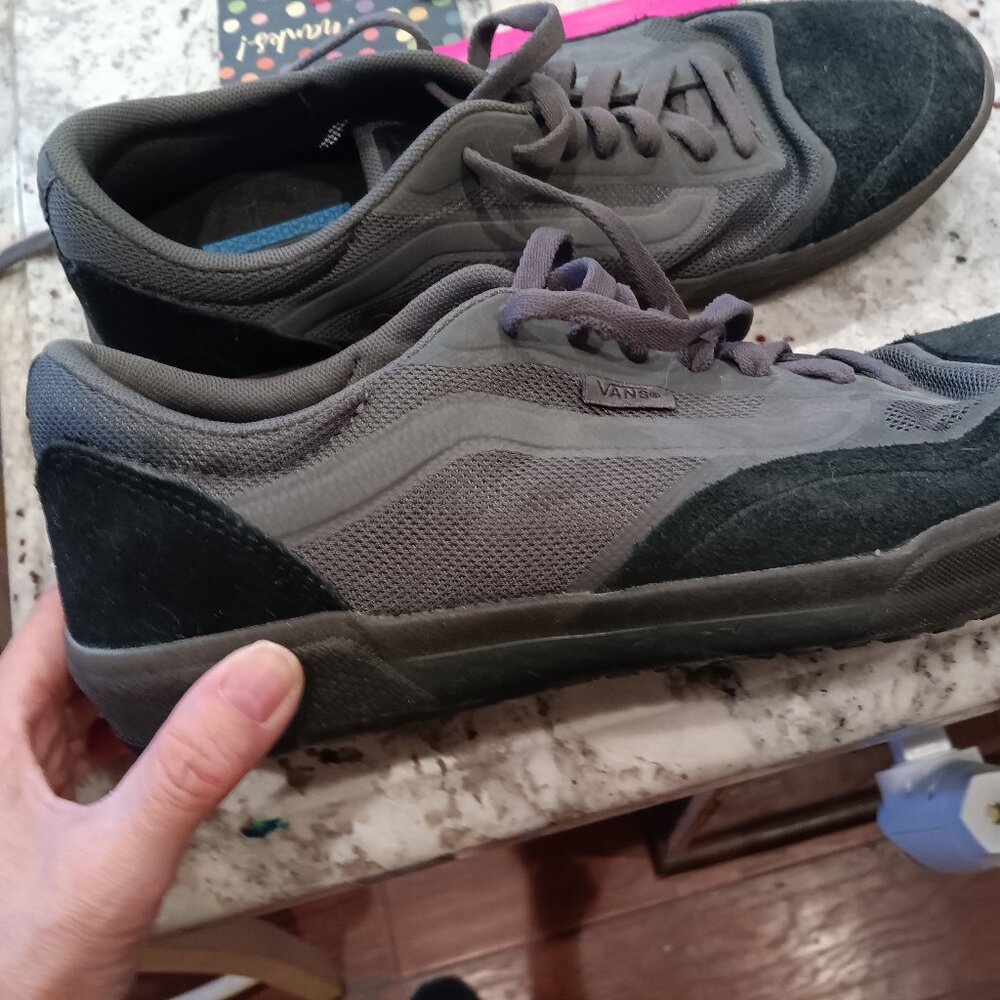 VANS Ave Pro - Black/Pewter 9.5 MENS